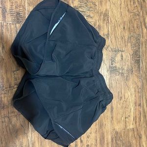 Lulu lemon hotty hots 4’ size 6